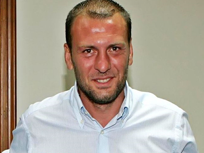 Mε τα ποδοσφαιρικά παπούτσια στη Βουλή